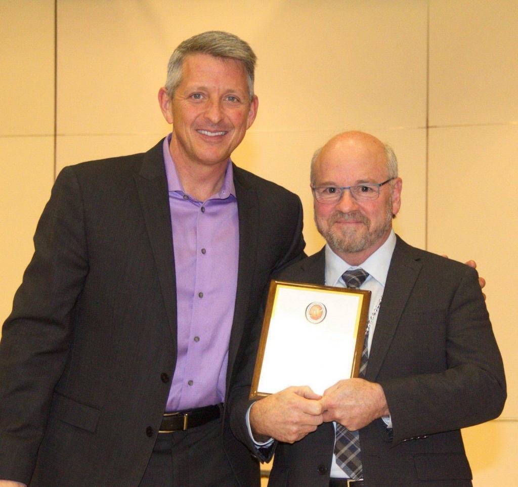 Dr. Steve Roach presents the 2017 STJS Jazz Education Award to teacher Craig Faniani.