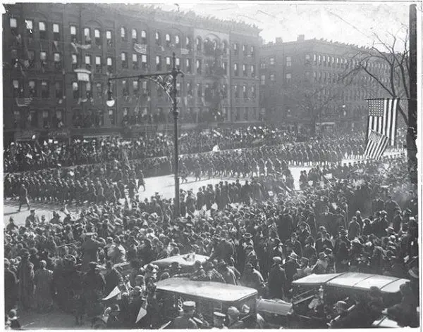 369th_Infantry_Back-from-France_Marches-Up-to-Harlem-in-full-battle-gear_NARA_-_533553