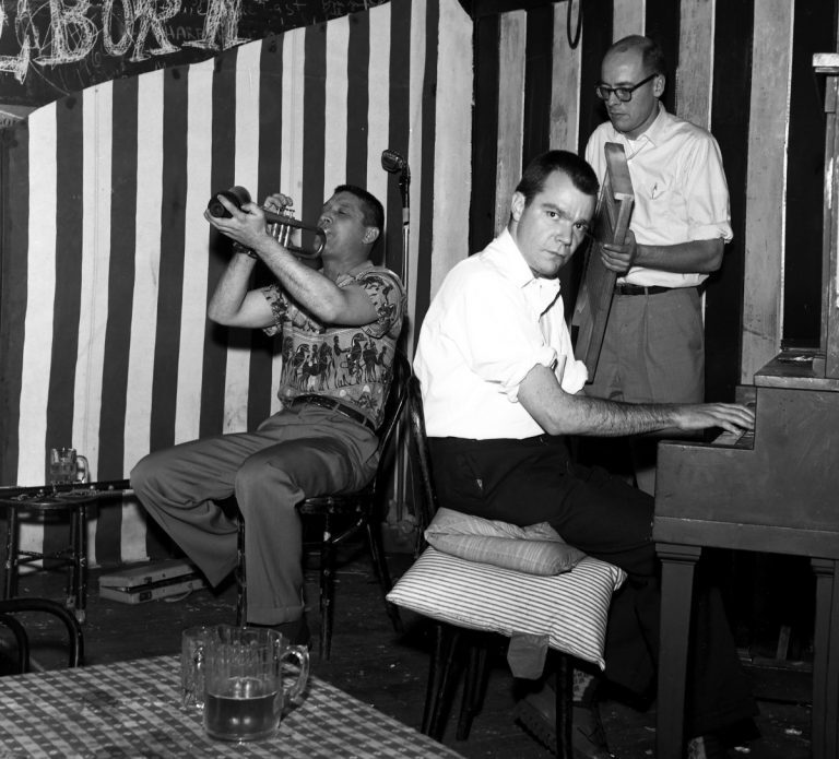 Scheelar with Runkle and Erickson at Monkey Inn 1962. Note the clarinet to Earl’s right. Photo by William Carter, 1962.