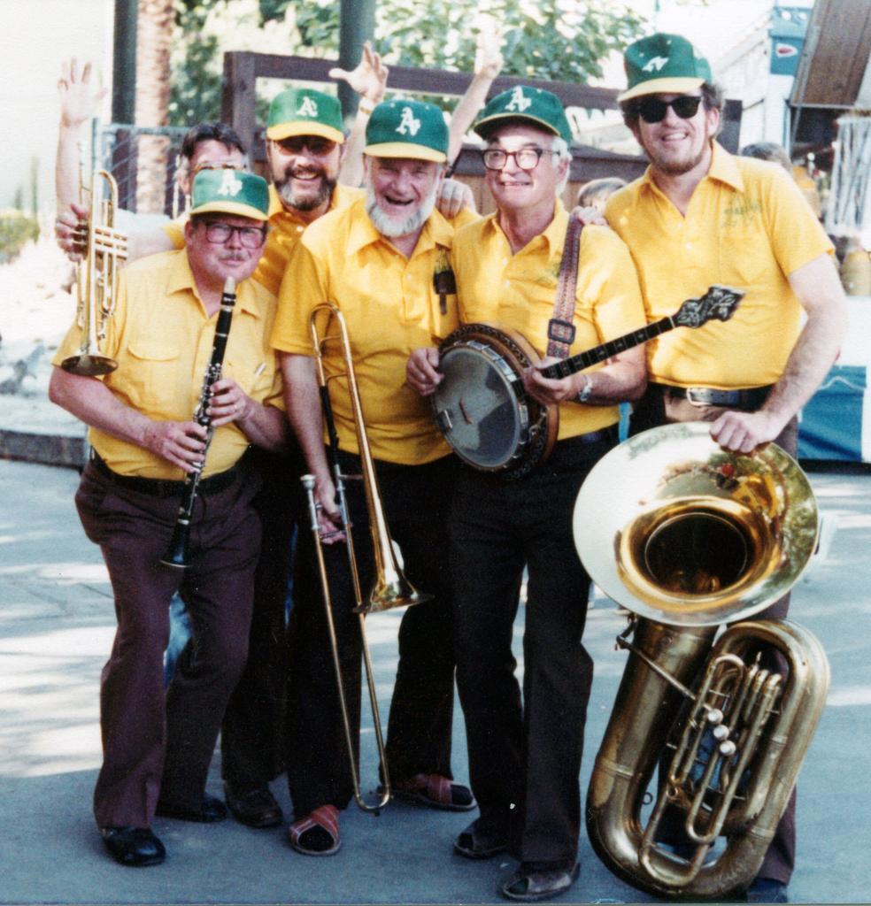 OAKLAND_As_1981_Yellow shirts