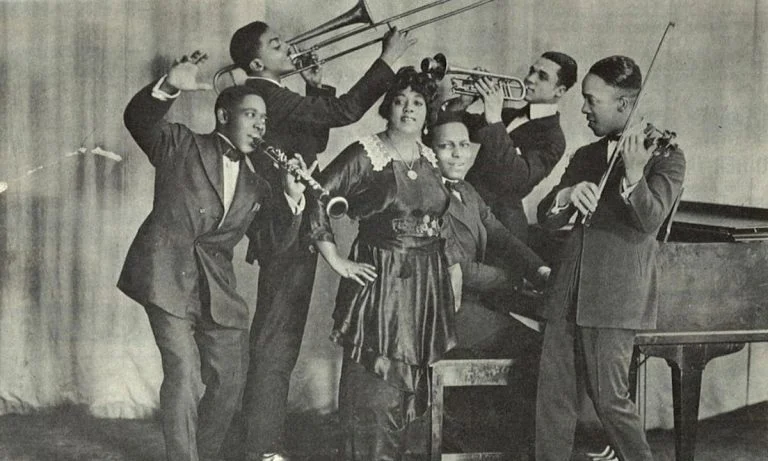 Mamie Smith with jazz band