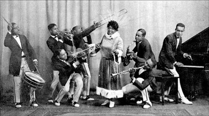 Mamie Smith and her Jazz Hounds