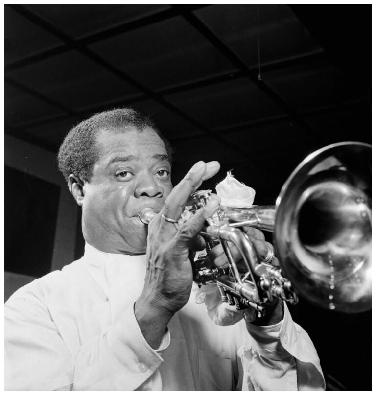 Louis Armstrong Biography  Louis Armstrong Educational Foundation