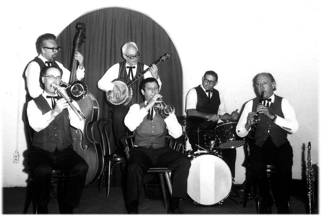 This is an alternate unused photo for the cover of the 1972 Funky New Orleans Jazz Band album. L to R: Bill Bardin, Pete Allen, Dick Oxtot, Earl Scheelar, Don Marchant and Bob Helm.