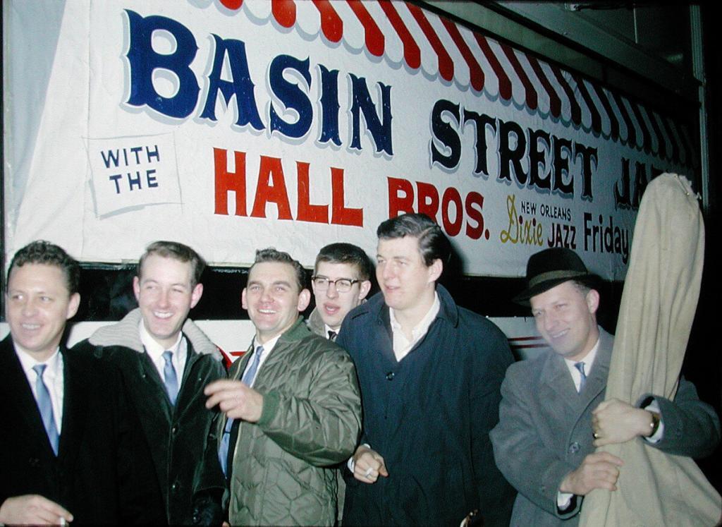 Hall Brothers Jazz Band Outside Bradys Pub